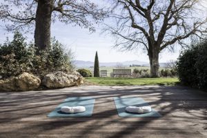 Yoga im Adler Spa Resort Thermae, Toskana, Italien
