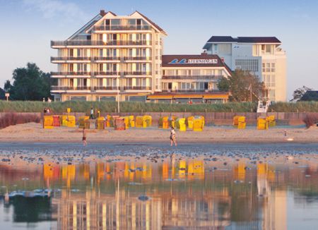 Hausansicht Badhotel Sternhagen superior Vital- und Thalasso-Hotel Wellness an der Nordsee direkt am Strand