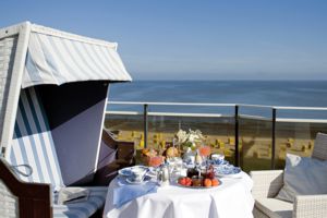 Hausansicht Badhotel Sternhagen superior Vital- und Thalasso-Hotel Wellness an der Nordsee direkt am Strand