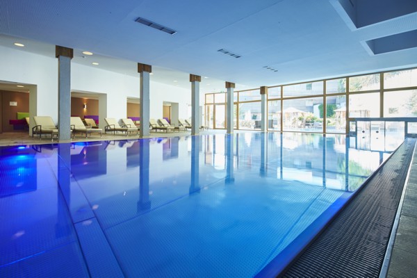 Wellnesshotel Tirol - DAS Kronthaler - Indoor Pool